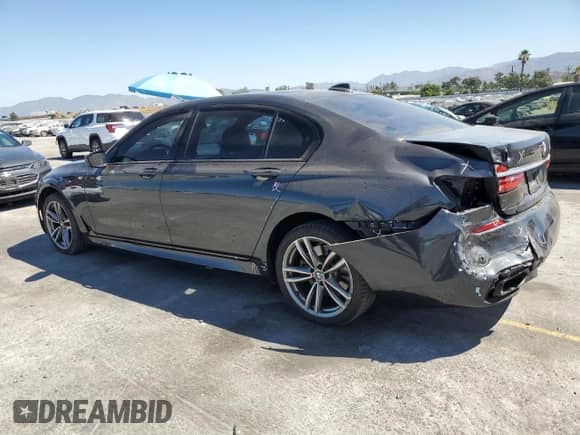 2019 BMW 7 Series 740i with VIN WBA7E2C58KB218095, listed as a Copart auction lot 64482195 with 87,118 mi miles and Salvage title. Bid and sale history available at DreamBid. Image 2.