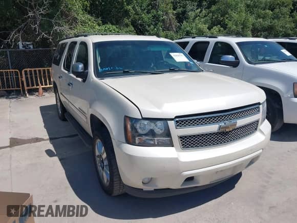 2010 Chevrolet Suburban LTZ z VIN 1GNUCKE08AR135597, wystawiony jako IAAI lot #42820767 z przebiegiem 238 163 mil mil oraz . Historia ofert i sprzedaży dostępna na DreamBid. Obrazek 1.