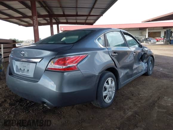 2015 Nissan Altima SV with VIN 1N4AL3AP2FC178062, listed as a IAAI auction lot 43233094 with 101,732 mi miles and . Bid and sale history available at DreamBid. Image 4.