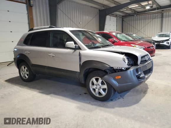 2005 Hyundai Tucson GLS с VIN KM8JN72D35U125214, выставлен на аукционе Copart как лот 70512305 с пробегом 103 124 миль миль и Списание • Salvage title. История ставок и продаж доступна на DreamBid. Изображение 4.