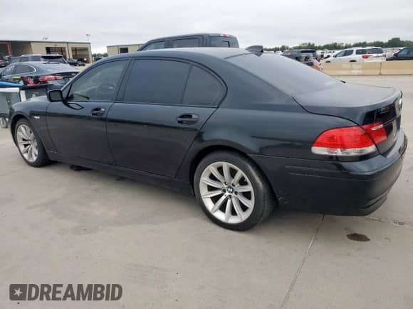 2008 BMW 7 Series 750Li z VIN WBAHN83588DT82452, wystawiony jako Copart lot #83760435 z przebiegiem 114 978 mil mil oraz Czysty tytuł • Clean title. Historia ofert i sprzedaży dostępna na DreamBid. Obrazek 2.
