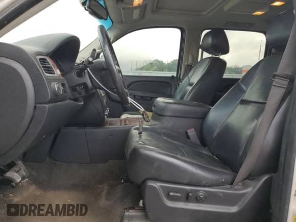 2014 Chevrolet Suburban LTZ with VIN 1GNSCKE03ER144835, listed as a Copart auction lot 69907935 with 196,941 mi miles and Salvage title. Bid and sale history available at DreamBid. Image 7.