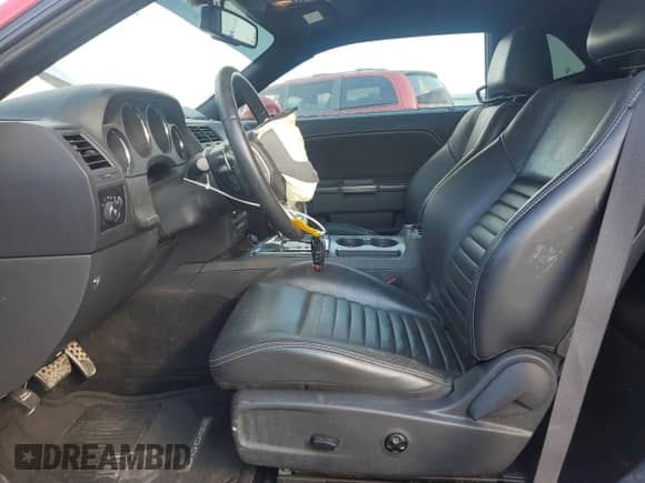 2012 Dodge Challenger R/T Plus z VIN 2C3CDYBT7CH275294, wystawiony jako Copart lot #68942055 z przebiegiem 175 094 mil mil oraz Szkoda całkowita • Salvage title. Historia ofert i sprzedaży dostępna na DreamBid. Obrazek 7.