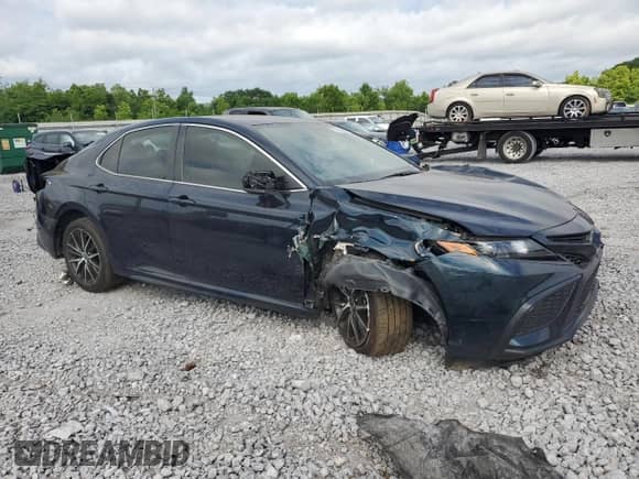 2021 Toyota Camry SE Nightshade z VIN 4T1G11AK9MU461743, wystawiony jako Copart lot #57166955 z przebiegiem 42 624 mil mil oraz Szkoda całkowita • Salvage title. Historia ofert i sprzedaży dostępna na DreamBid. Obrazek 4.