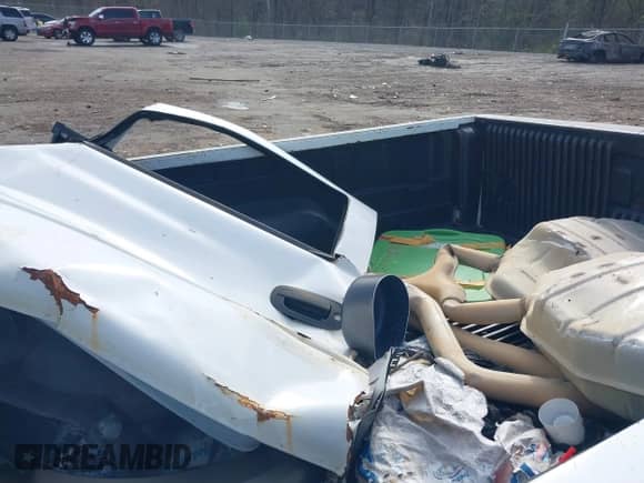 1998 Dodge Dakota SLT z VIN 1B7FL26X1WS716727, wystawiony jako IAAI lot #41748963 z przebiegiem Nie podano mil oraz . Historia ofert i sprzedaży dostępna na DreamBid. Obrazek 11.