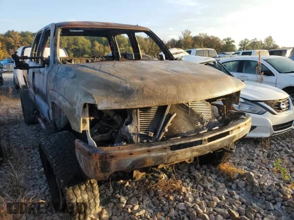 2002 Chevrolet Silverado 2500HD LS с VIN 1GCHK23122F167117, выставлен на аукционе Copart как лот 77560684 с пробегом Не указан миль и На запчасти • Non repairable. История ставок и продаж доступна на DreamBid. Изображение 4.