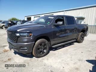2025 Ram 1500 Tradesman z VIN 1C6RRFGG4SN678623, wystawiony jako Copart lot #84545005 z przebiegiem 3 138 mil mil oraz Szkoda całkowita • Salvage title. Historia ofert i sprzedaży dostępna na DreamBid. Obrazek 1.