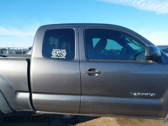 2015 Toyota Tacoma PreRunner z VIN 5TFTX4GN3FX050392, wystawiony jako IAAI lot #41321103 z przebiegiem 139 078 mil mil oraz . Historia ofert i sprzedaży dostępna na DreamBid. Obrazek 14.