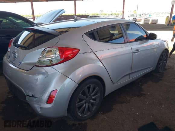 2012 Hyundai Veloster w/Black Int с VIN KMHTC6AD2CU052067, выставлен на аукционе IAAI как лот 42261316 с пробегом 187 234 миль миль и . История ставок и продаж доступна на DreamBid. Изображение 4.