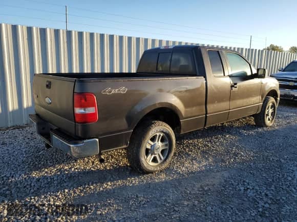 2007 Ford F-150 XLT z VIN 1FTPX14V57FB19692, wystawiony jako Copart lot #85095705 z przebiegiem 171 437 mil mil oraz Czysty tytuł • Clean title. Historia ofert i sprzedaży dostępna na DreamBid. Obrazek 3.