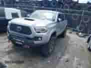2019 Toyota Tacoma SR z VIN 3TMCZ5AN8KM287646, wystawiony jako IAAI lot #42969397 z przebiegiem 100 562 mil mil oraz . Historia ofert i sprzedaży dostępna na DreamBid. Obrazek 17.