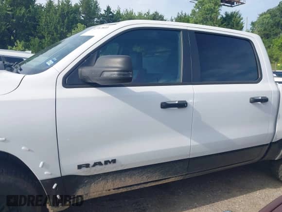 2025 Ram 1500 Rebel z VIN 1C6SRFLP1SN576994, wystawiony jako IAAI lot #42767833 z przebiegiem 26 955 mil mil oraz . Historia ofert i sprzedaży dostępna na DreamBid. Obrazek 14.