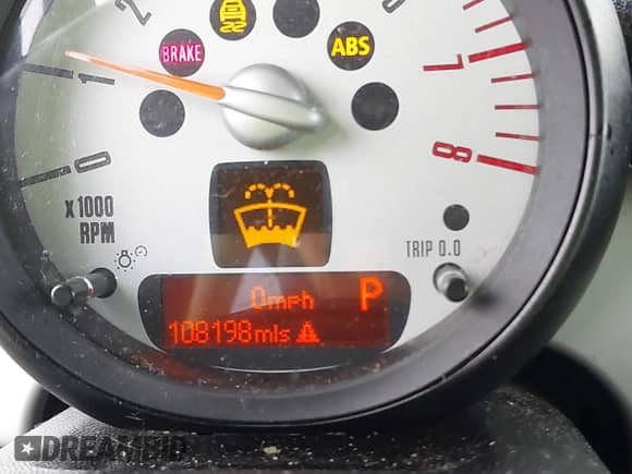 2012 MINI Hardtop z VIN WMWSU3C56CT539812, wystawiony jako IAAI lot #43268307 z przebiegiem 108 198 mil mil oraz . Historia ofert i sprzedaży dostępna na DreamBid. Obrazek 15.