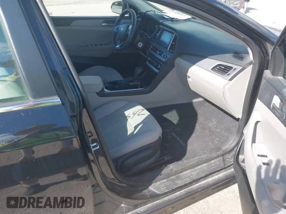 2018 Hyundai Sonata Eco с VIN 5NPE24AA6JH707462, выставлен на аукционе IAAI как лот 43080642 с пробегом 123 664 миль миль и . История ставок и продаж доступна на DreamBid. Изображение 5.