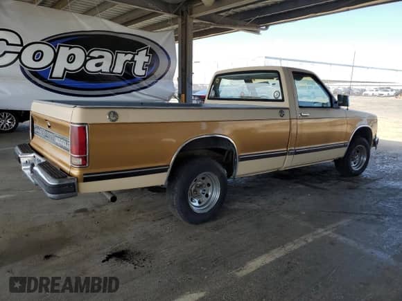 1985 Chevrolet S-10 with VIN 1GCCS14B8F8208307, listed as a Copart auction lot 62553635 with 8,135 mi miles and Clean title. Bid and sale history available at DreamBid. Image 3.