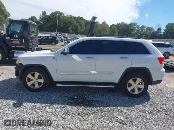 2013 Jeep Grand Cherokee Limited z VIN 1C4RJFBG8DC556272, wystawiony jako IAAI lot #43352592 z przebiegiem 118 793 mil mil oraz . Historia ofert i sprzedaży dostępna na DreamBid. Obrazek 14.