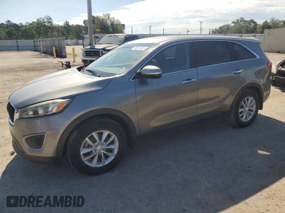 2018 Kia Sorento LX z VIN 5XYPG4A36JG386381, wystawiony jako Copart lot #70517625 z przebiegiem 168 252 mil mil oraz Czysty tytuł • Clean title. Historia ofert i sprzedaży dostępna na DreamBid. Obrazek 1.