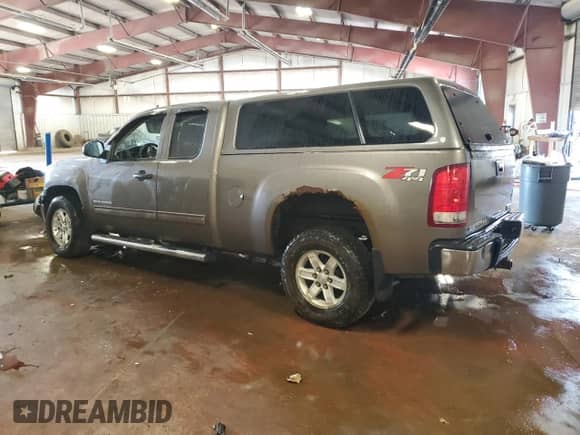 2012 GMC Sierra 1500 SLE z VIN 1GTR2VE71CZ327608, wystawiony jako Copart lot #84034025 z przebiegiem 160 939 mil mil oraz Czysty tytuł • Clean title. Historia ofert i sprzedaży dostępna na DreamBid. Obrazek 2.