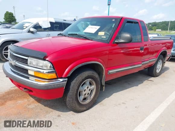 1998 Chevrolet S-10 LS with VIN 1GCDT19X9W8121358, listed as a IAAI auction lot 42384796 with 152,795 mi miles and . Bid and sale history available at DreamBid. Image 18.