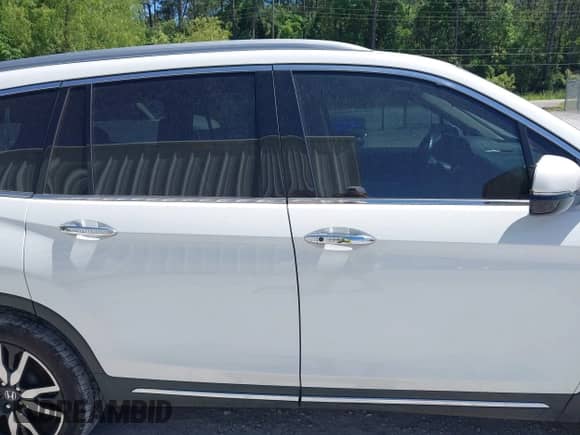 2021 Honda Pilot Touring 8-Passenger z VIN 5FNYF5H98MB037807, wystawiony jako IAAI lot #42136047 z przebiegiem 80 990 mil mil oraz . Historia ofert i sprzedaży dostępna na DreamBid. Obrazek 14.