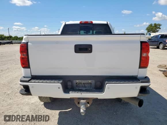 2016 Chevrolet Silverado 2500HD High Country z VIN 1GC1KXE86GF186785, wystawiony jako Copart lot #81731675 z przebiegiem 261 983 mil mil oraz Szkoda całkowita • Salvage title. Historia ofert i sprzedaży dostępna na DreamBid. Obrazek 6.
