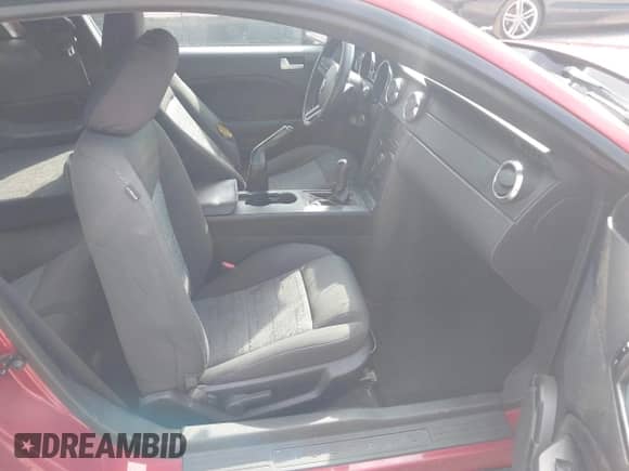 2006 Ford Mustang Standard with VIN 1ZVHT80N265249588, listed as a IAAI auction lot 43191688 with 148,871 mi miles and . Bid and sale history available at DreamBid. Image 5.