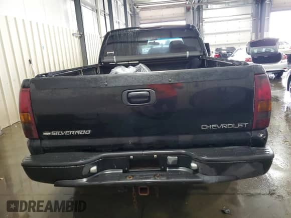 2000 Chevrolet Silverado 1500 LS with VIN 2GCEK19V3Y1205641, listed as a Copart auction lot 67375285 with 227,622 mi miles and Salvage title. Bid and sale history available at DreamBid. Image 6.
