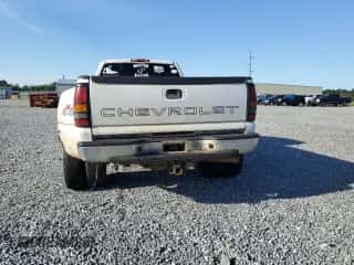 2002 Chevrolet Silverado 3500 с VIN 1GCJK391X2E173753, выставлен на аукционе Copart как лот 58004135 с пробегом 378 810 миль миль и Списание • Salvage title. История ставок и продаж доступна на DreamBid. Изображение 6.