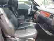 2010 Chevrolet Suburban LT z VIN 1GNUCJE06AR138587, wystawiony jako IAAI lot #42145484 z przebiegiem 283 318 mil mil oraz . Historia ofert i sprzedaży dostępna na DreamBid. Obrazek 5.