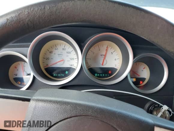2005 Dodge Magnum SE with VIN 2D4FV48V55H692409, listed as a Copart auction lot 55905624 with 221,676 mi miles and Salvage title. Bid and sale history available at DreamBid. Image 9.