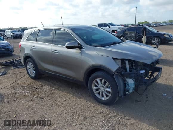 2018 Kia Sorento L z VIN 5XYPG4A39JG405327, wystawiony jako IAAI lot #43083388 z przebiegiem 162 204 mil mil oraz . Historia ofert i sprzedaży dostępna na DreamBid. Obrazek 1.