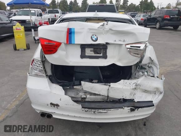 2011 BMW 3 Series 328i с VIN WBAPH5G59BNM75221, выставлен на аукционе IAAI как лот 43402293 с пробегом 155 551 миль миль и . История ставок и продаж доступна на DreamBid. Изображение 16.