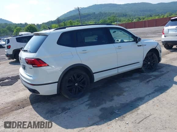2022 Volkswagen Tiguan SE R-Line Black с VIN 3VV8B7AX0NM007523, выставлен на аукционе IAAI как лот 42457688 с пробегом 39 084 миль миль и . История ставок и продаж доступна на DreamBid. Изображение 4.