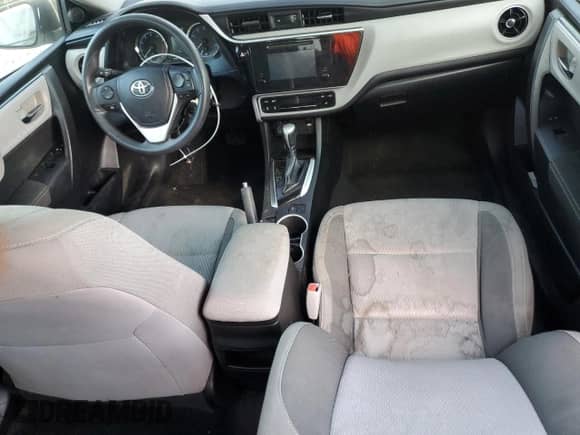 2019 Toyota Corolla XLE z VIN 5YFBURHE8KP909761, wystawiony jako Copart lot #54920985 z przebiegiem 65 600 mil mil oraz Szkoda całkowita • Salvage title. Historia ofert i sprzedaży dostępna na DreamBid. Obrazek 8.