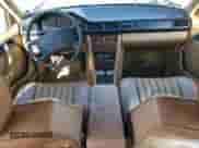 1987 Mercedes-Benz 300 E z VIN WDBEA30D6HA316823, wystawiony jako Copart lot #56622375 z przebiegiem 155 910 mil mil oraz Czysty tytuł • Clean title. Historia ofert i sprzedaży dostępna na DreamBid. Obrazek 8.