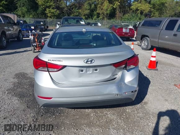 2014 Hyundai Elantra SE с VIN KMHDH4AE8EU058185, выставлен на аукционе IAAI как лот 43328216 с пробегом 120 412 миль миль и . История ставок и продаж доступна на DreamBid. Изображение 17.