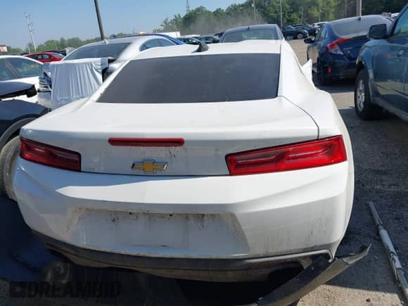 2017 Chevrolet Camaro 1LT z VIN 1G1FB1RS9H0200104, wystawiony jako IAAI lot #42524906 z przebiegiem Nie podano mil oraz . Historia ofert i sprzedaży dostępna na DreamBid. Obrazek 15.