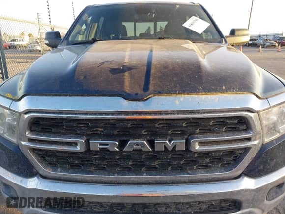 2022 Ram 1500 Big Horn z VIN 1C6RREMT1NN261444, wystawiony jako IAAI lot #41811390 z przebiegiem 68 383 mil mil oraz . Historia ofert i sprzedaży dostępna na DreamBid. Obrazek 6.