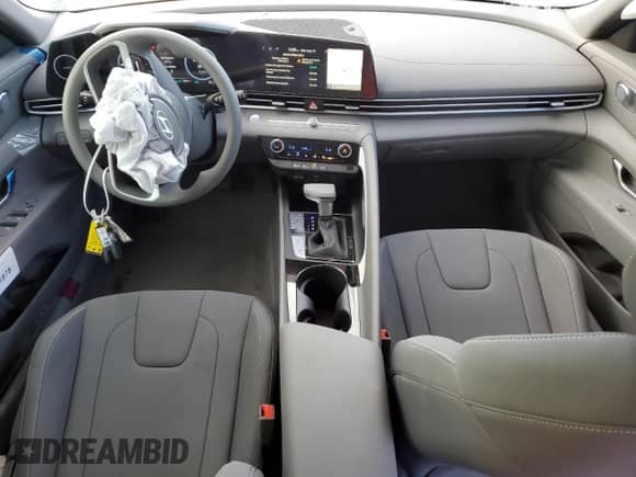 2024 Hyundai Elantra с VIN KMLHM4DJ7RU111237, выставлен на аукционе Copart как лот 67406614 с пробегом 28 миль миль и Списание • Salvage title. История ставок и продаж доступна на DreamBid. Изображение 8.