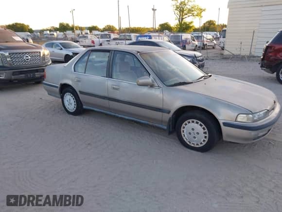 1991 Honda Accord LX z VIN JHMCB7651MC015726, wystawiony jako IAAI lot #41843620 z przebiegiem 55 563 mil mil oraz . Historia ofert i sprzedaży dostępna na DreamBid. Obrazek 1.