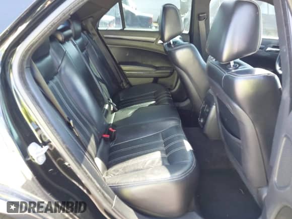 2014 Chrysler 300 S с VIN 2C3CCABG8EH380393, выставлен на аукционе IAAI как лот 42991624 с пробегом 110 308 миль миль и . История ставок и продаж доступна на DreamBid. Изображение 8.