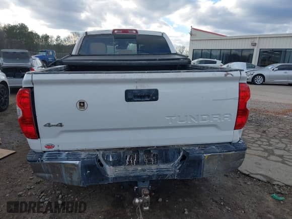 2018 Toyota Tundra SR с VIN 5TFUW5F18JX692272, выставлен на аукционе IAAI как лот 41421218 с пробегом 119 776 миль миль и . История ставок и продаж доступна на DreamBid. Изображение 16.