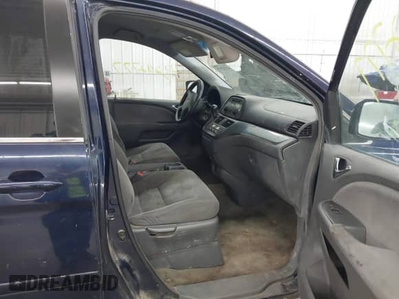 2006 Honda Odyssey EX z VIN 5FNRL38486B067236, wystawiony jako IAAI lot #43292777 z przebiegiem 295 041 mil mil oraz . Historia ofert i sprzedaży dostępna na DreamBid. Obrazek 5.