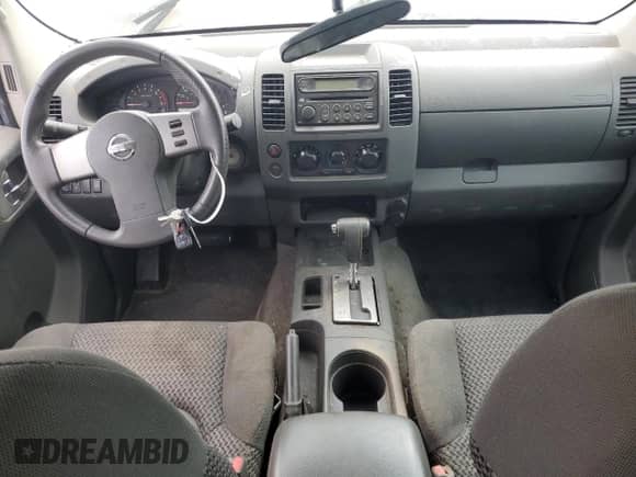 2005 Nissan Frontier SE z VIN 1N6AD06U05C457655, wystawiony jako Copart lot #50986215 z przebiegiem 85 311 mil mil oraz Szkoda całkowita • Salvage title. Historia ofert i sprzedaży dostępna na DreamBid. Obrazek 8.