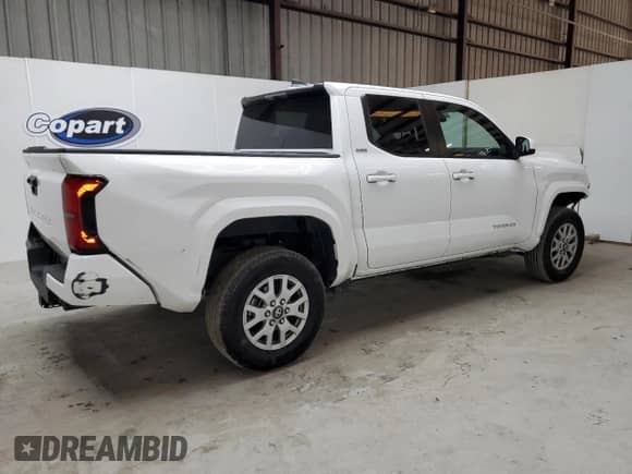2024 Toyota Tacoma SR5 with VIN 3TMKB5FN2RM011207, listed as a Copart auction lot 80397465 with 28,515 mi miles and Clean title. Bid and sale history available at DreamBid. Image 3.