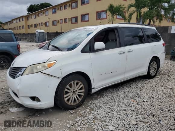 2014 Toyota Sienna XLE z VIN 5TDYK3DC4ES414728, wystawiony jako Copart lot #83831305 z przebiegiem 291 007 mil mil oraz Czysty tytuł • Clean title. Historia ofert i sprzedaży dostępna na DreamBid. Obrazek 1.
