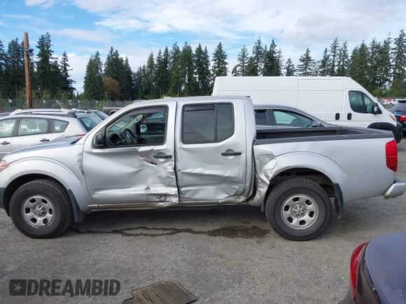 2018 Nissan Frontier SV z VIN 1N6AD0EV3JN732153, wystawiony jako IAAI lot #43360135 z przebiegiem 133 668 mil mil oraz . Historia ofert i sprzedaży dostępna na DreamBid. Obrazek 14.