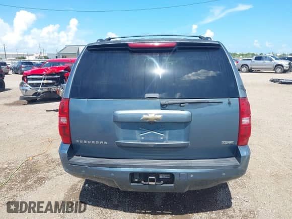 2010 Chevrolet Suburban LT z VIN 1GNUCJE01AR142336, wystawiony jako IAAI lot #42569262 z przebiegiem 298 479 mil mil oraz . Historia ofert i sprzedaży dostępna na DreamBid. Obrazek 6.