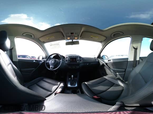 2016 Volkswagen Tiguan S z VIN WVGAV7AX4GW574940, wystawiony jako IAAI lot #42331396 z przebiegiem 81 711 mil mil oraz . Historia ofert i sprzedaży dostępna na DreamBid. Obrazek 19.