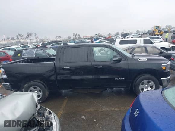 2020 Ram 1500 Big Horn z VIN 1C6RREFG1LN333692, wystawiony jako IAAI lot #41517721 z przebiegiem 67 046 mil mil oraz . Historia ofert i sprzedaży dostępna na DreamBid. Obrazek 13.